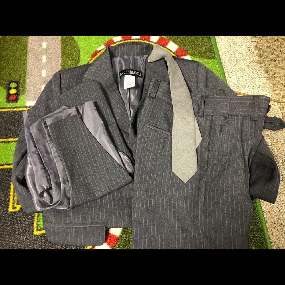 black n bianco boys suit Sz 6